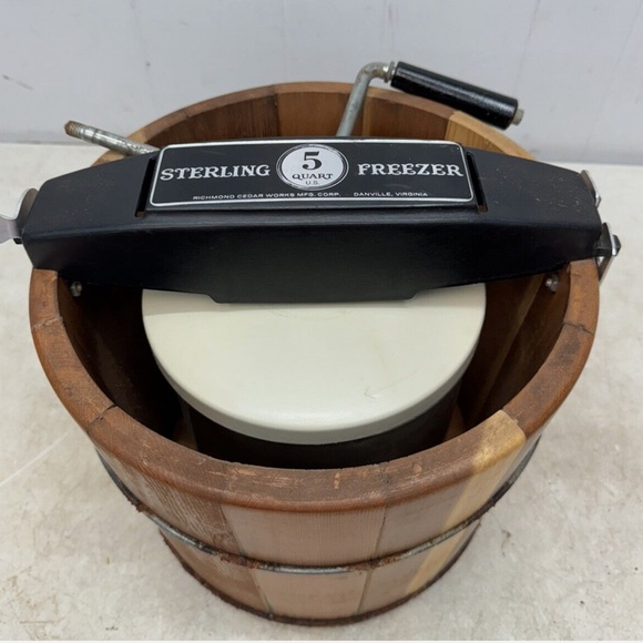 Rustic Wooden Ice Cream Maker - Picture 2 of 3